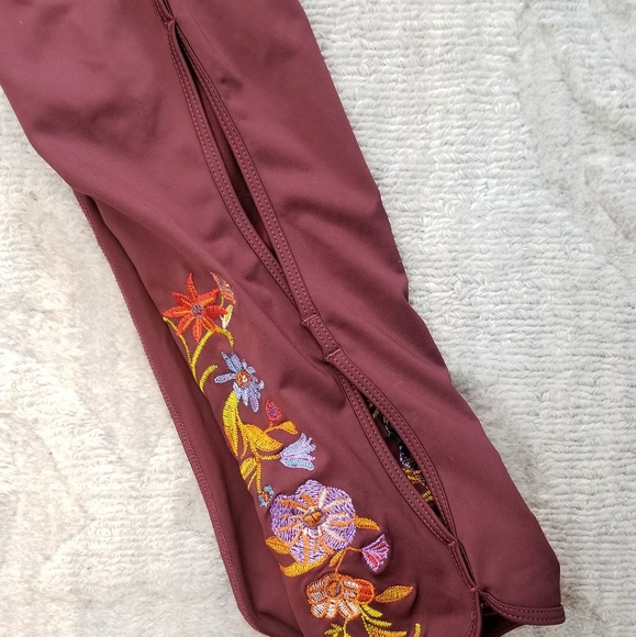 NWOT Without Walls Embroidered Scallop Legging - Picture 7 of 8